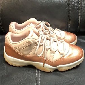 Jordan 11 Retro Low - Rose Gold